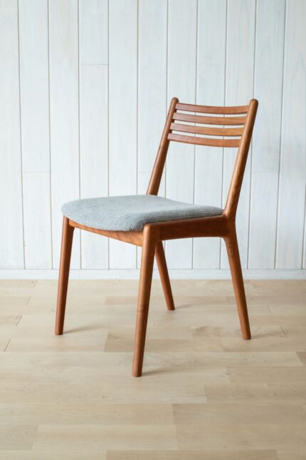 Kursi Makan Jati Blora Jessie Berlapis Jok