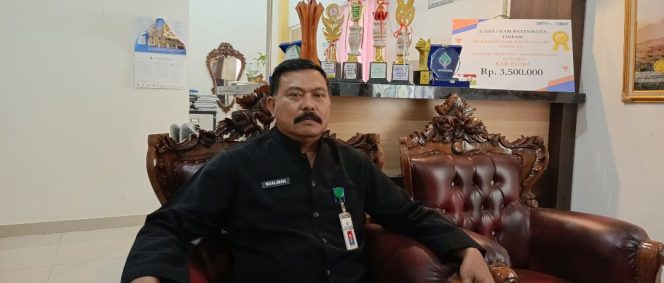 Kepala Dinas Pangan Pertanian Peternakan dan Perikanan Kabupaten Blora, Ngaliman saat ditemui awak media di ruangannya ( moch.subecky)