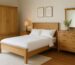 kamar tidur dengan ranjang kayu dan set lemari serbaguna