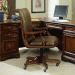 kursi kantor kulit klasik untuk ruang kerja
