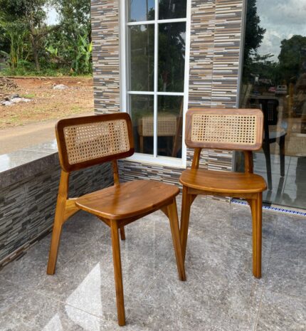Kursi Cafe Rotan Jati dengan Kombinasi Rotan Alami