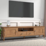 bufet tv kayu minimalis dengan rak terbuka di ruang keluarga