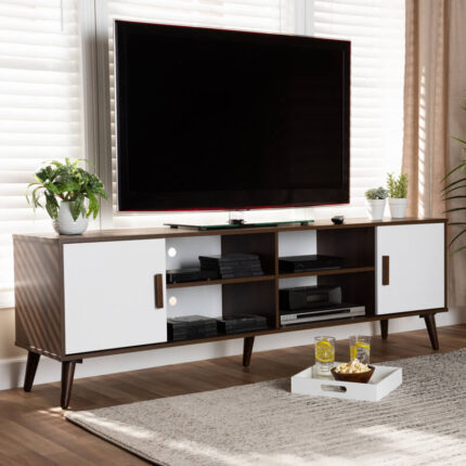 bufet tv kayu minimalis dengan pintu putih dan rak terbuka bergaya mid century modern